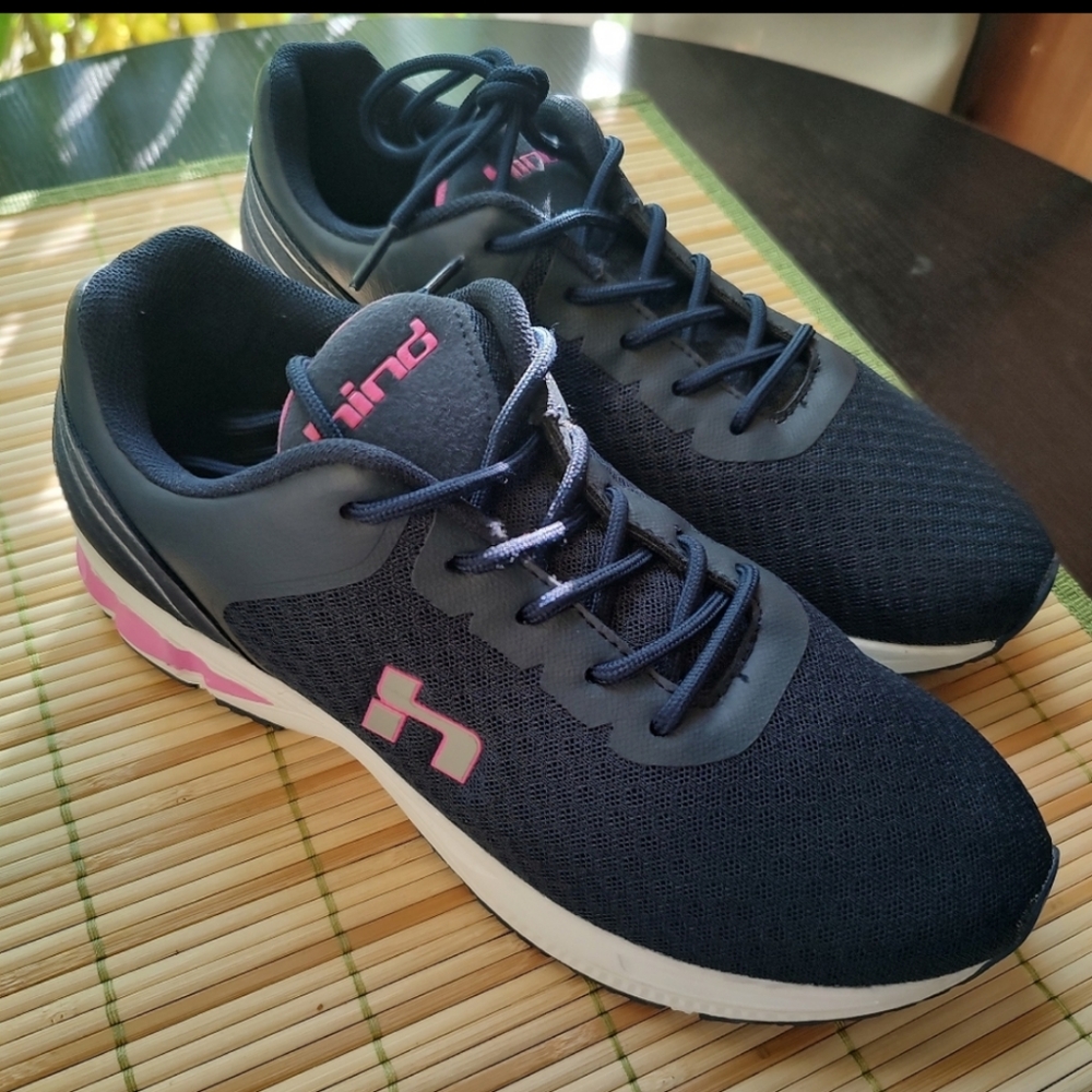 Hind athletic shoes. Navy pink trim. New. Size 7.5 - Picture 2 of 16